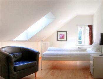 Swiss Star Guesthouse District 4 - Contactless Self Check-In Zurich Extérieur photo