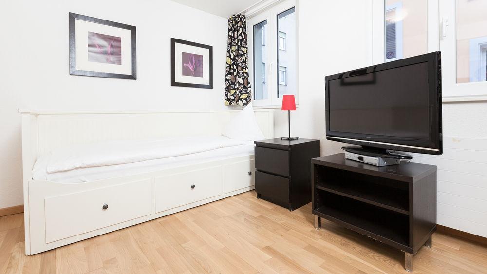 Swiss Star Guesthouse District 4 - Contactless Self Check-In Zurich Extérieur photo